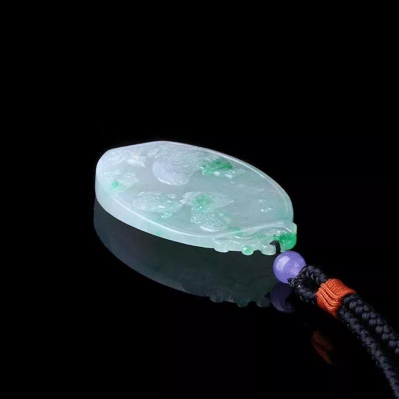 翡翠车挂件的寓意,翡翠蝙蝠挂件寓意