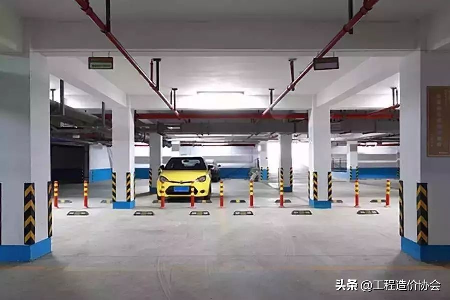 车库小柱网和大柱网的造价哪个高,地下车库柱网的大小分析