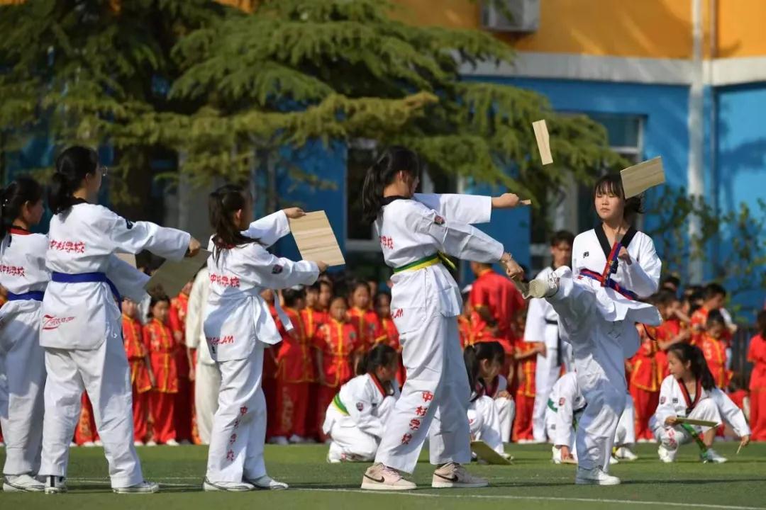 一百多人体育节开场,体育1000人活动