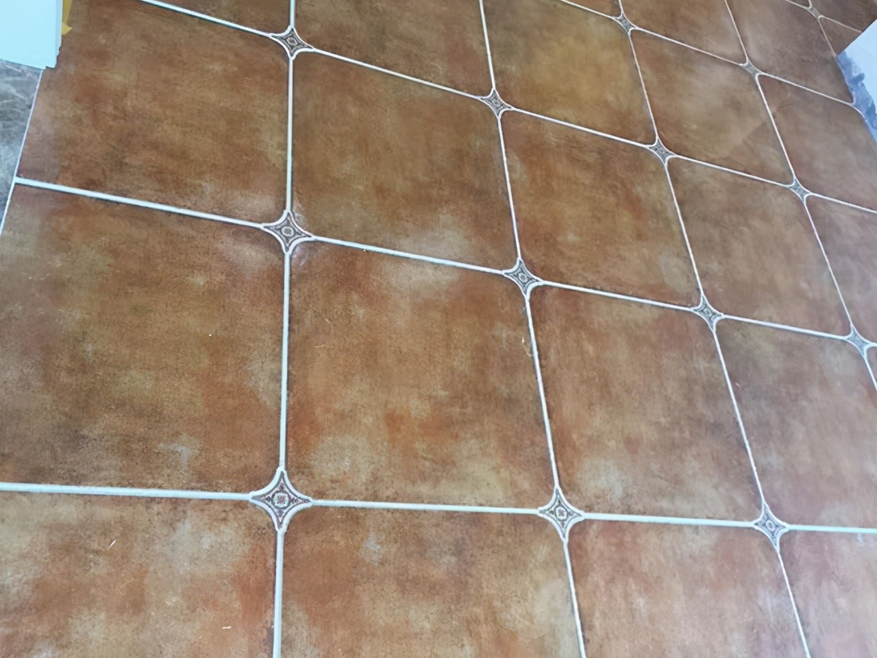 瓷砖美缝一定要找专业人来做,瓷砖美缝师傅说真话