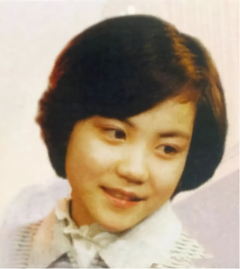 年轻时的王菲和她的父母,王菲的父母离异了吗