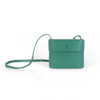 不要再背烂大街的双肩包了,别再背烂大街的轻奢包