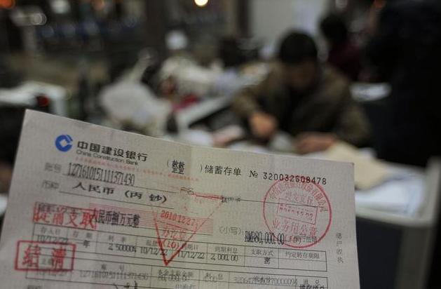 银行职员为什么不建议存长期存款,银行为何不建议存三年定期存款