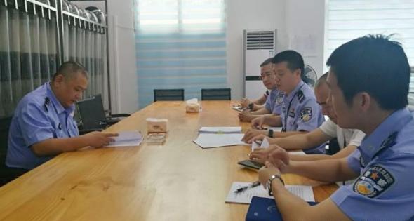 有机会当老师却跑去公安局当临时工一座城缅怀着一个人