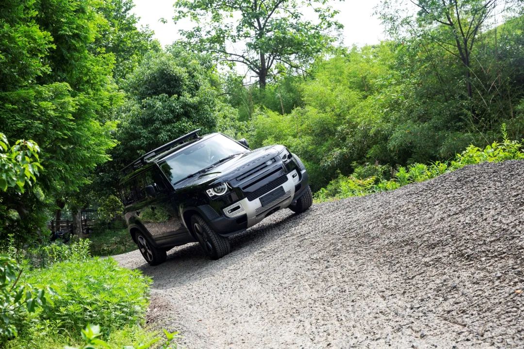 最新路虎卫士越野车,路虎卫士固特异at胎