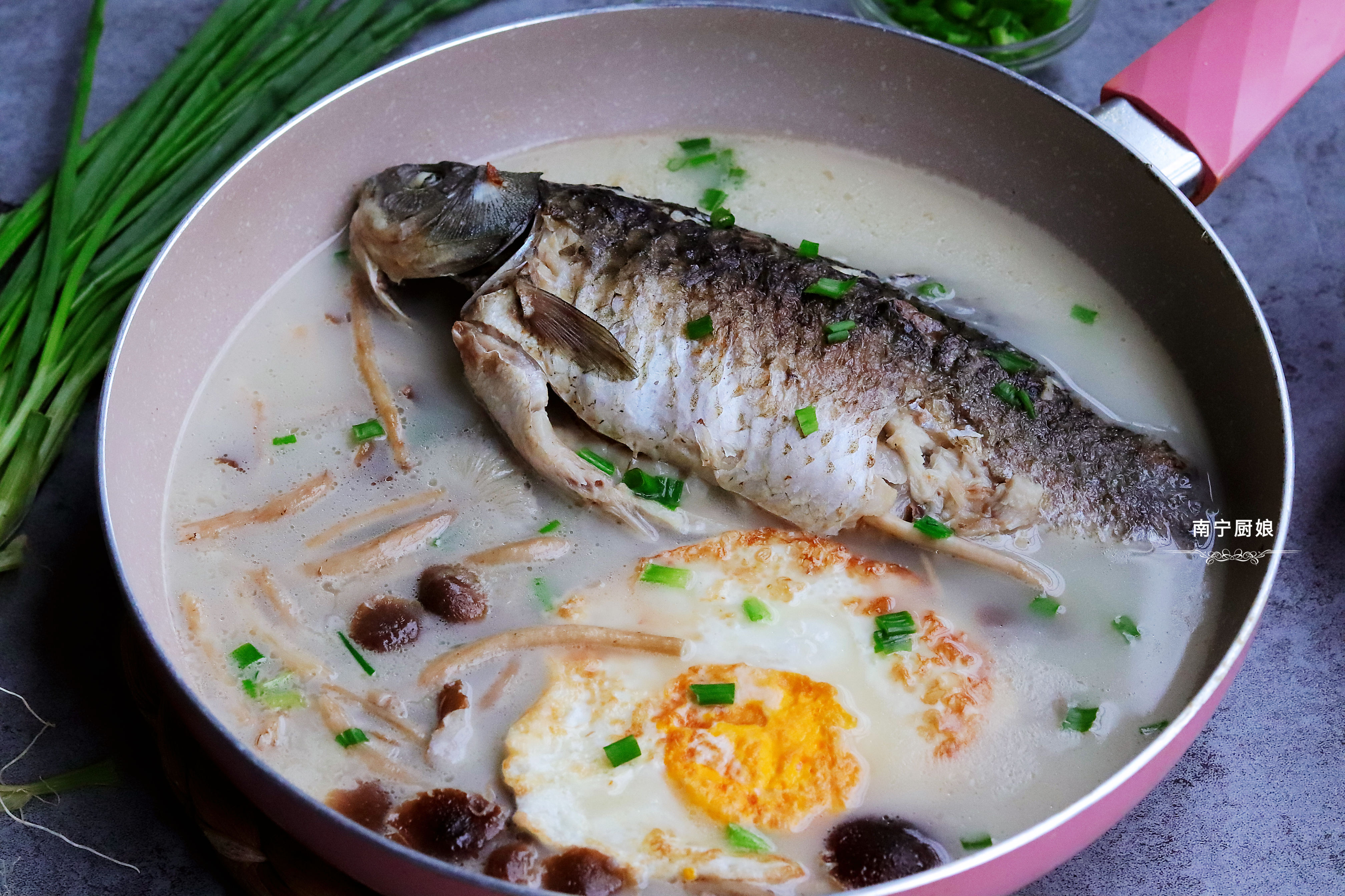 煎鱼不粘锅教你正确煎鱼方法,教你一招煎出的鱼不破皮不粘锅