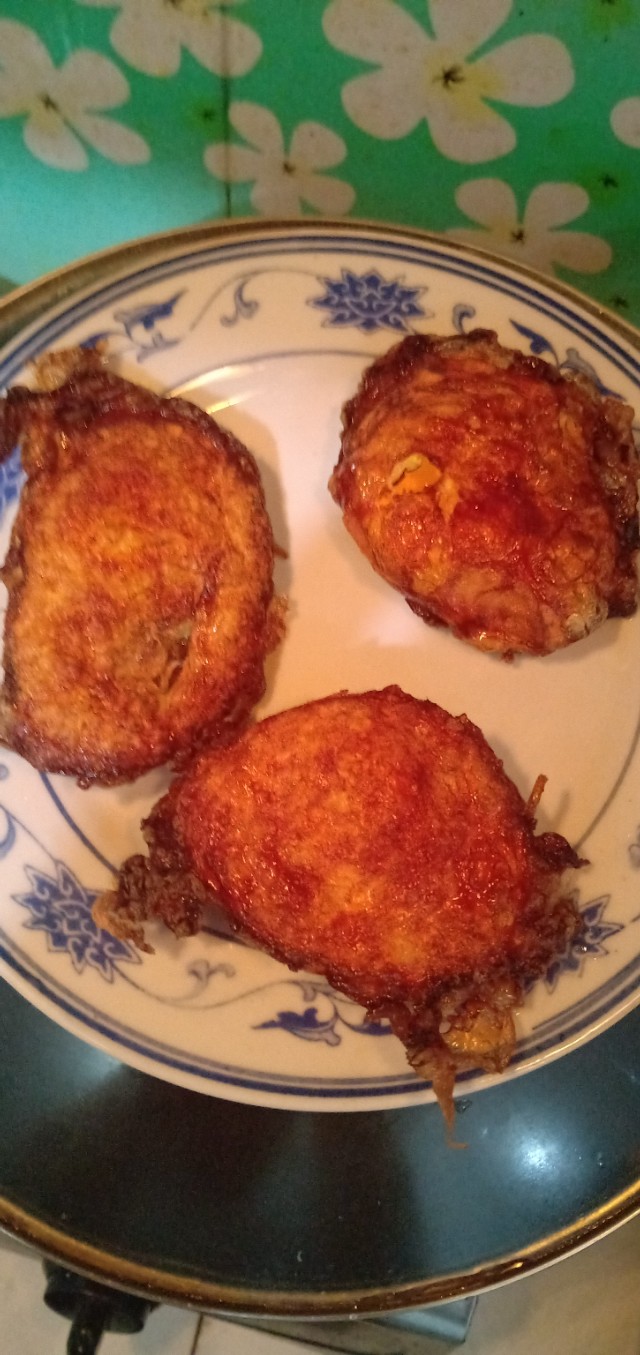 我的夜宵三个煎鸡蛋，人无外财不富马无夜草不肥。