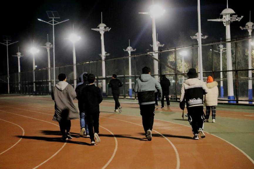 “你在看什么?”“兰大的烟火气”