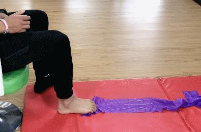 扁平足深蹲脚外侧发力,改善扁平足o型腿的训练方法