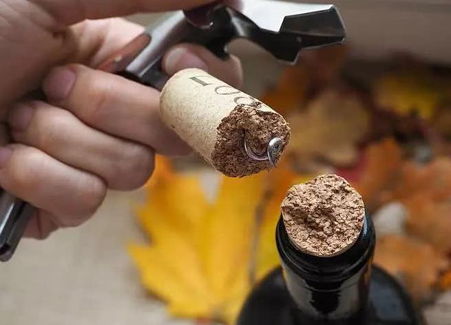 红酒开瓶器断在瓶塞子了怎么办,红酒开瓶塞断了怎么办