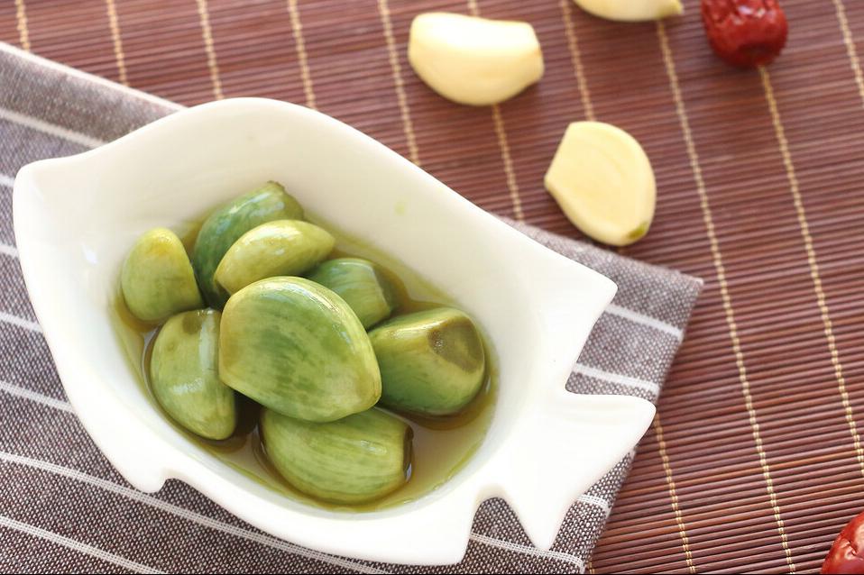 腊八蒜怎么腌才能绿,腊八蒜怎么腌得更绿