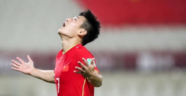 今晚这场比赛不可错过，深夜12点半开球，中国球迷值得熬夜观看