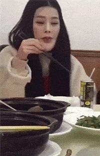 搞笑gif图妹子你这智商真是堪忧啊,搞笑gif妹子你这发型挺别致啊