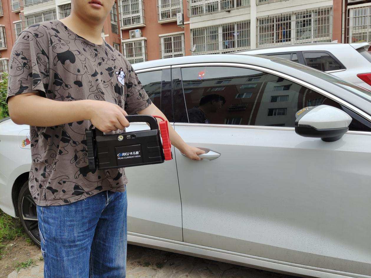 卡儿酷汽车应急启动电源怎样使用,卡儿酷汽车启动电源使用详细操作