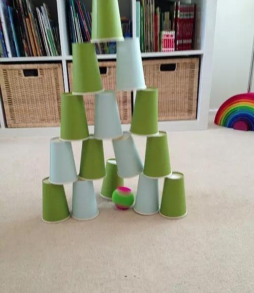 在家用纸杯玩的亲子游戏,用纸杯做2岁儿童的游戏