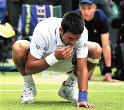 德约科维奇成为草地王者的原因,德约科维奇时隔三年亮相日场比赛