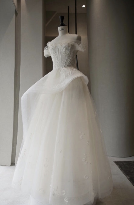 张若昀唐艺昕拍婚纱照被偶遇,网友偶遇张若昀唐艺昕拍婚纱照