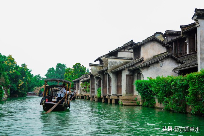 这个夏日，看这个美女如何在浙江乌村的第一百种玩法