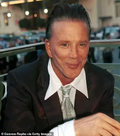 艾米亚当斯变脸,艾米亚当斯年轻