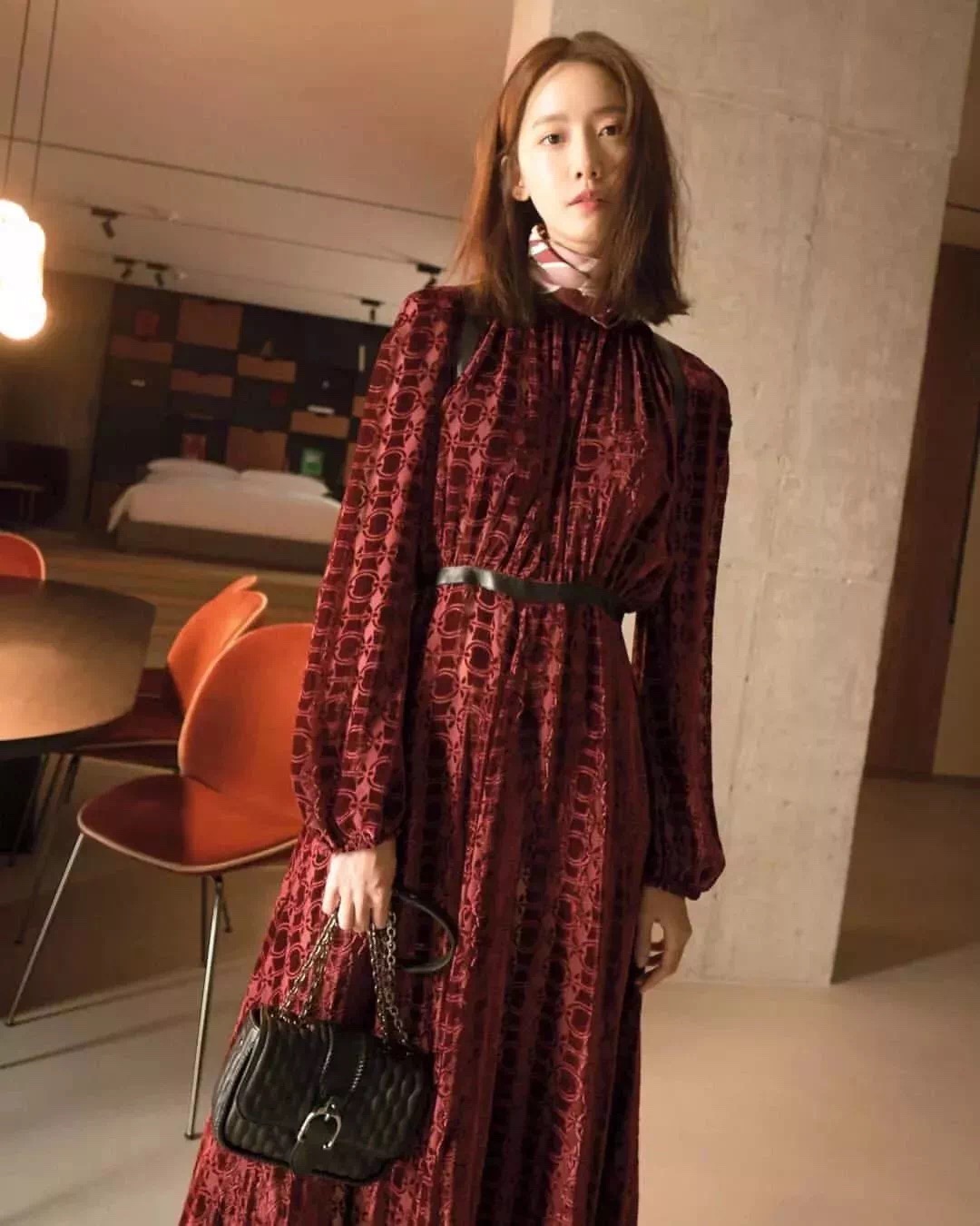 军嫂张馨予穿粉裙尽显娇艳,升级辣妈