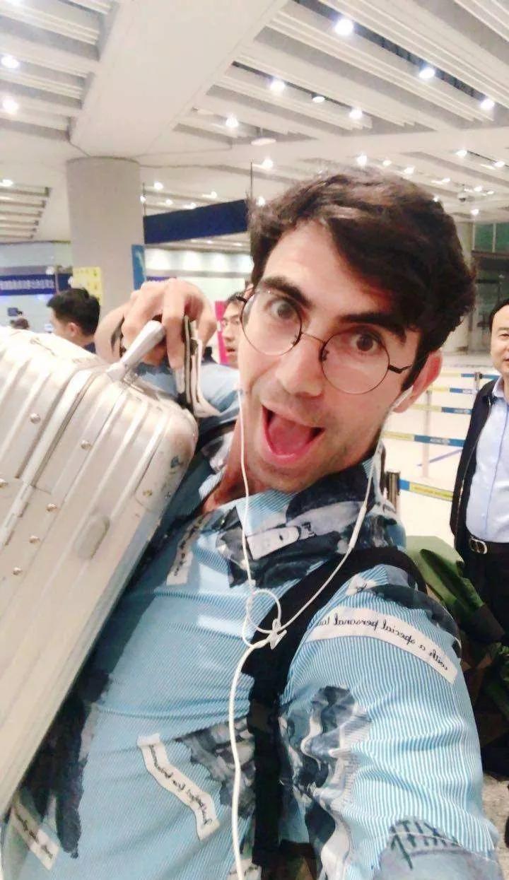 东北话十级，家里有矿，粉丝超千万…“洋网红”们还在愁什么？