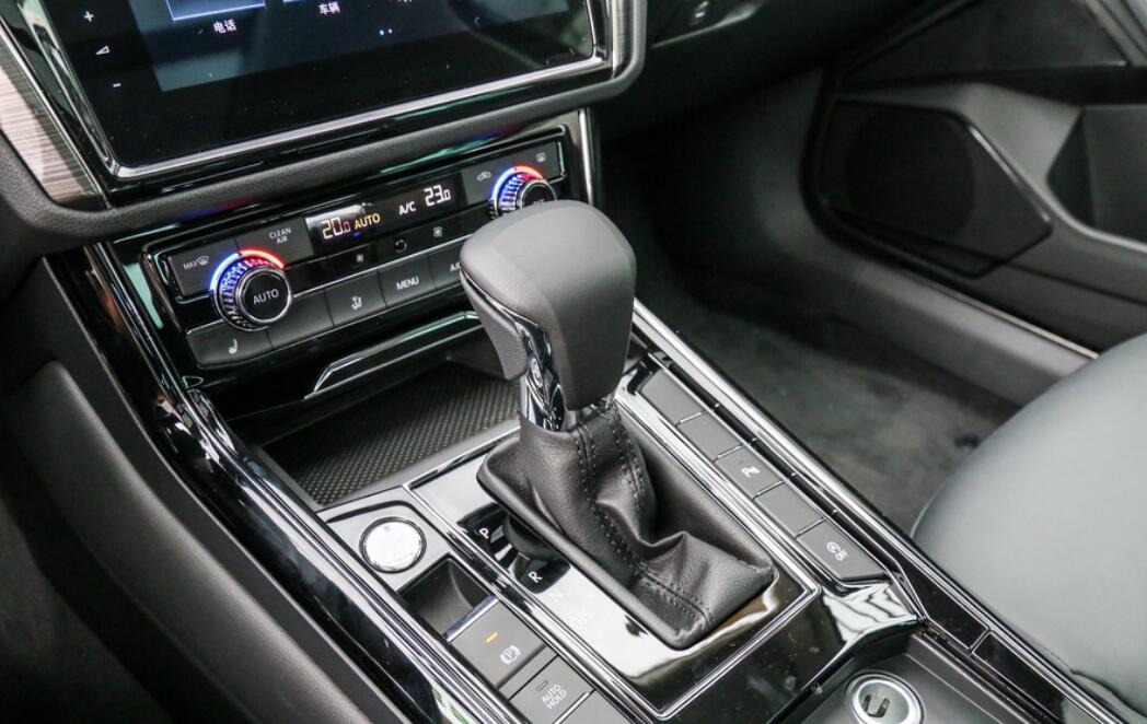 可惜一身高端德系血统，长近5米1配299马力，降价5万仍少人赏识