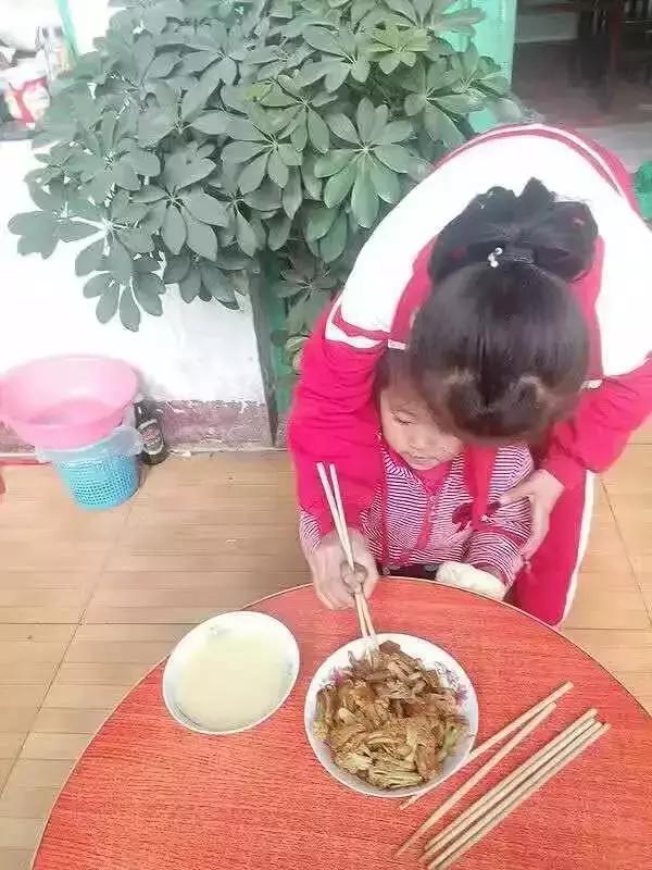 一双筷子引发的思考——董家镇柿子园小学开展了解筷子文化活动