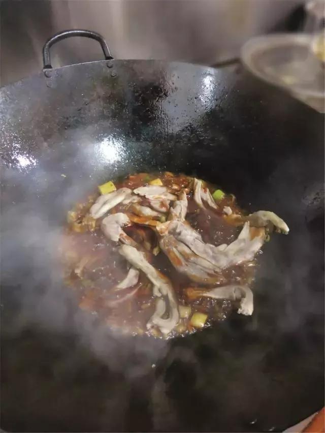 招牌风味鸭掌,正宗的川味香糯鸭掌干锅