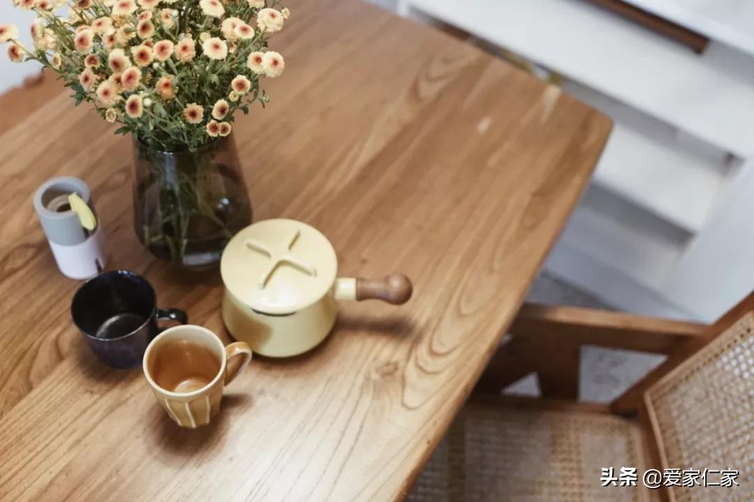 她买下32㎡上海老旧学区房，为女儿打造小桃园，20㎡超舒适大庭院