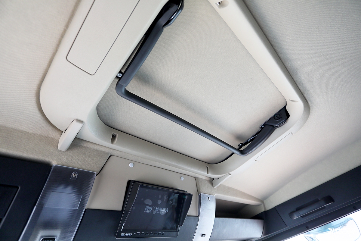 中国创新型的中国重汽越野房车,重汽轻卡四驱房车