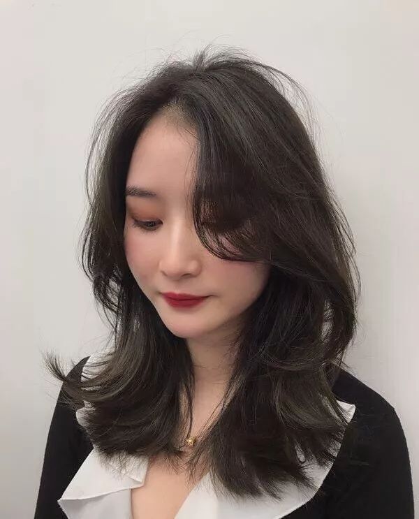 脸大怎么弄发型显脸小,个子矮脸大什么发型好看