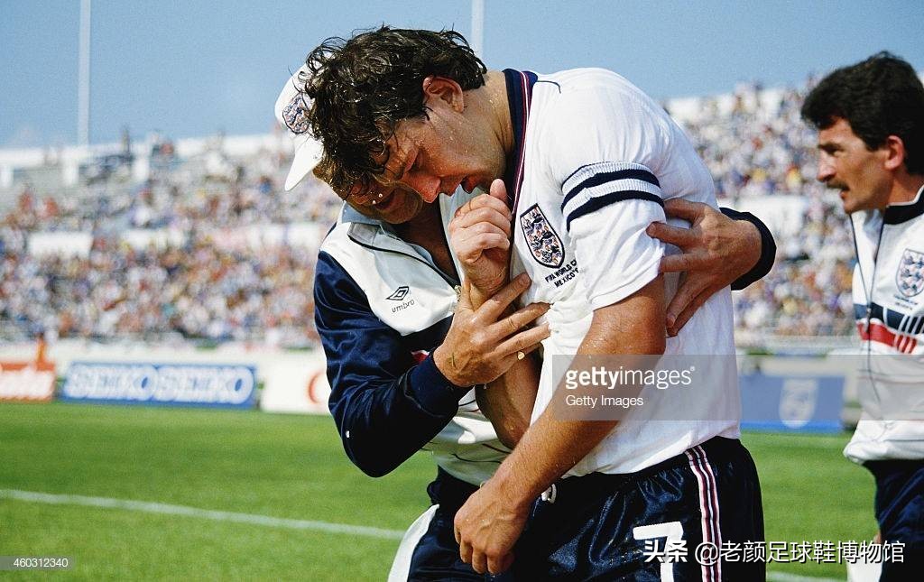 英格兰第一铁汉，骨折踢完比赛，40年前战胜曾国足，爱穿牛逼鞋