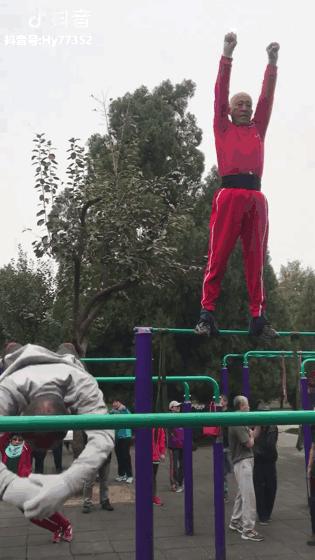 抖音老人徒手健身,抖音健身三大项入门标准
