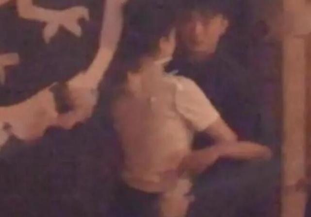 42岁董璇晒照露腰秀好身材,董璇晒健身照图文