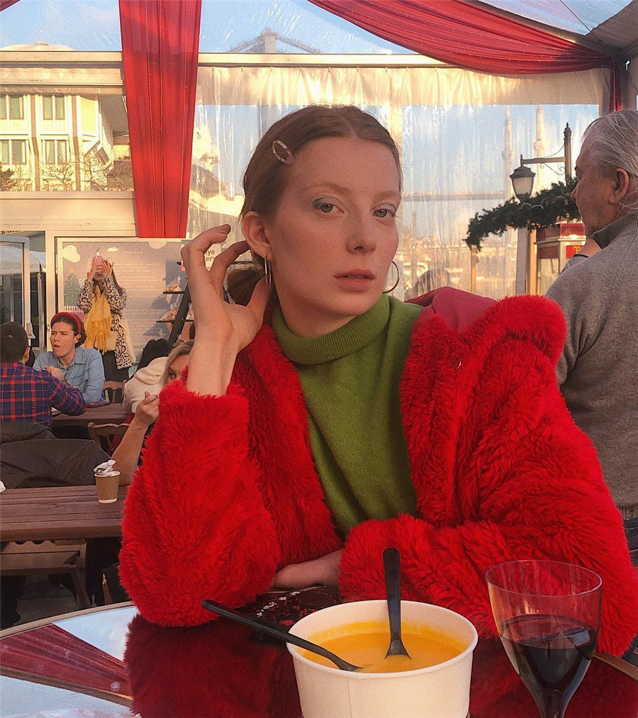 短款皮草好看又保暖,羊羔绒短款皮草