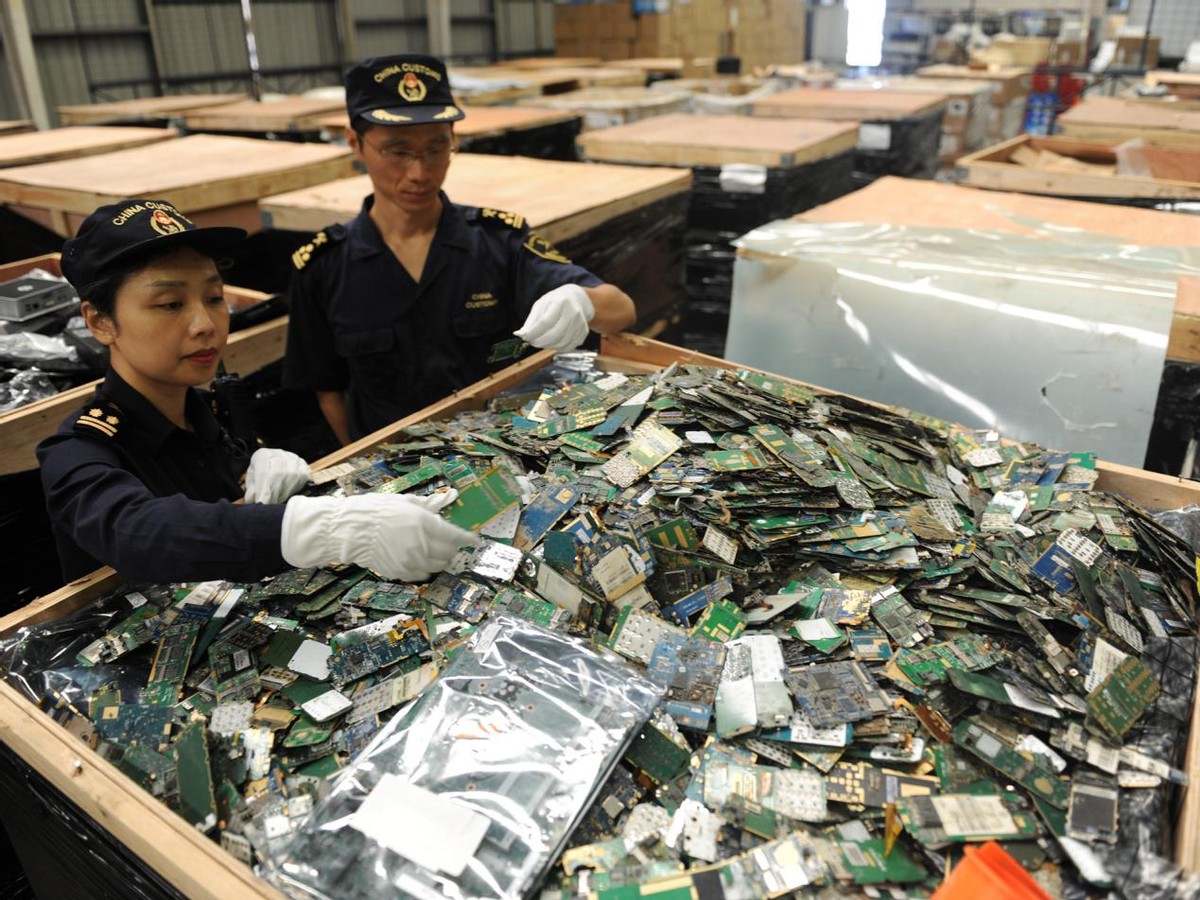 申报为女装的清代龙袍被海关查获,清朝龙袍国外