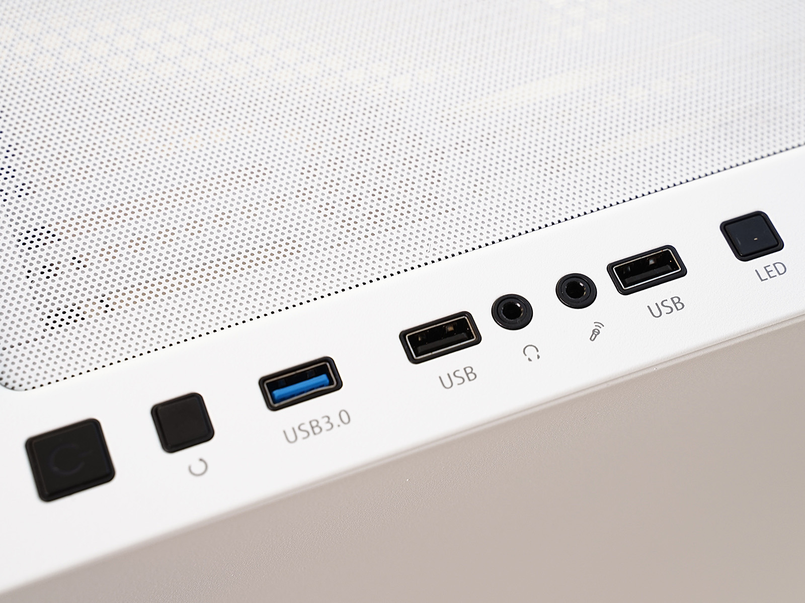 秀桌面：送老婆RGB全家桶PC，钱都花在光效上的感觉真棒