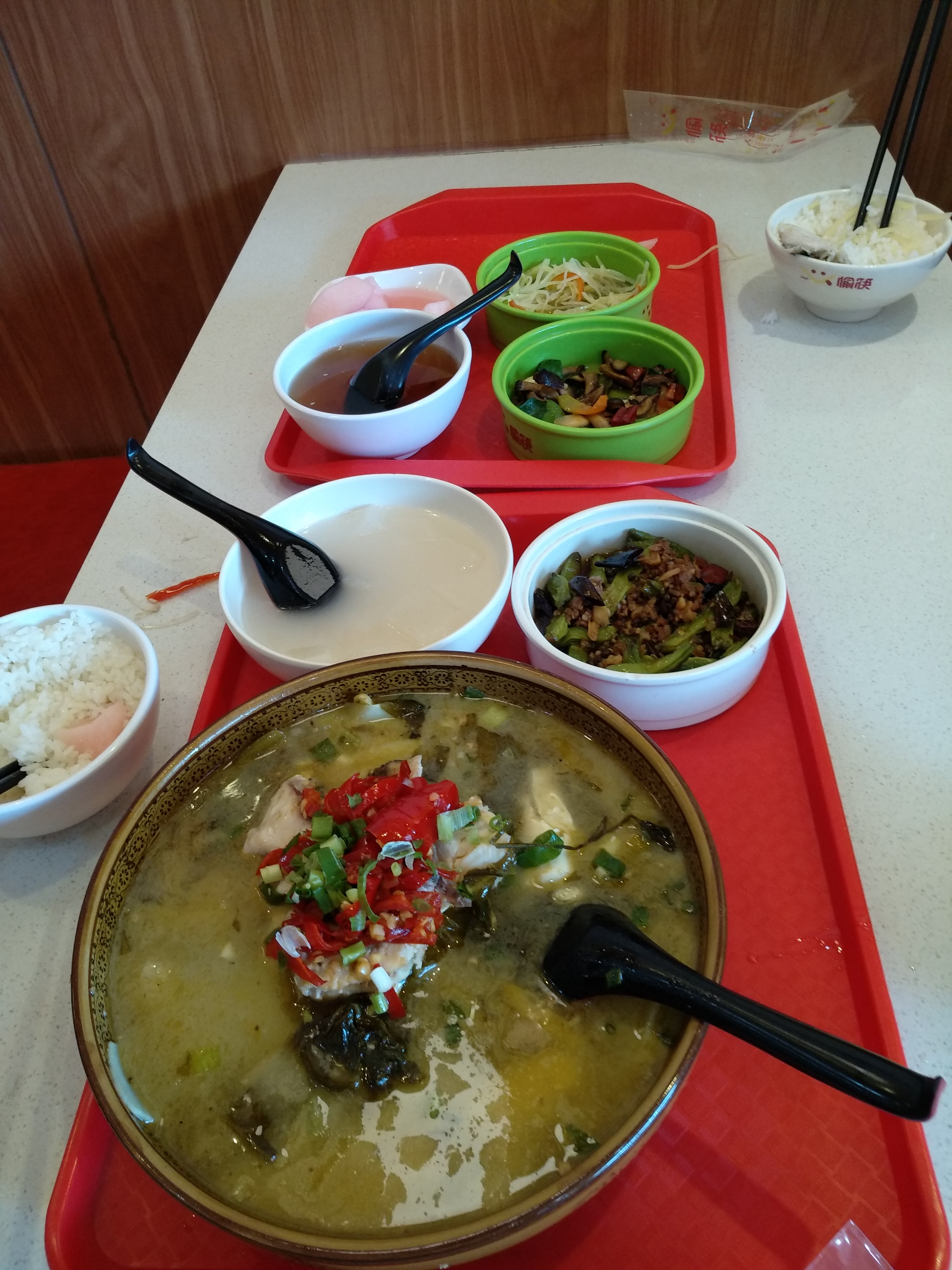 禄丰日记：中午不想做饭，花43元在愉筷吃了一餐