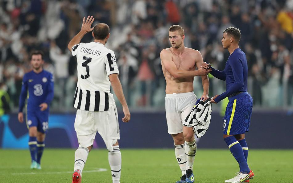 先拉尤文一把，再帮穆里尼奥突围，毕竟那不勒斯七连胜不讲武德