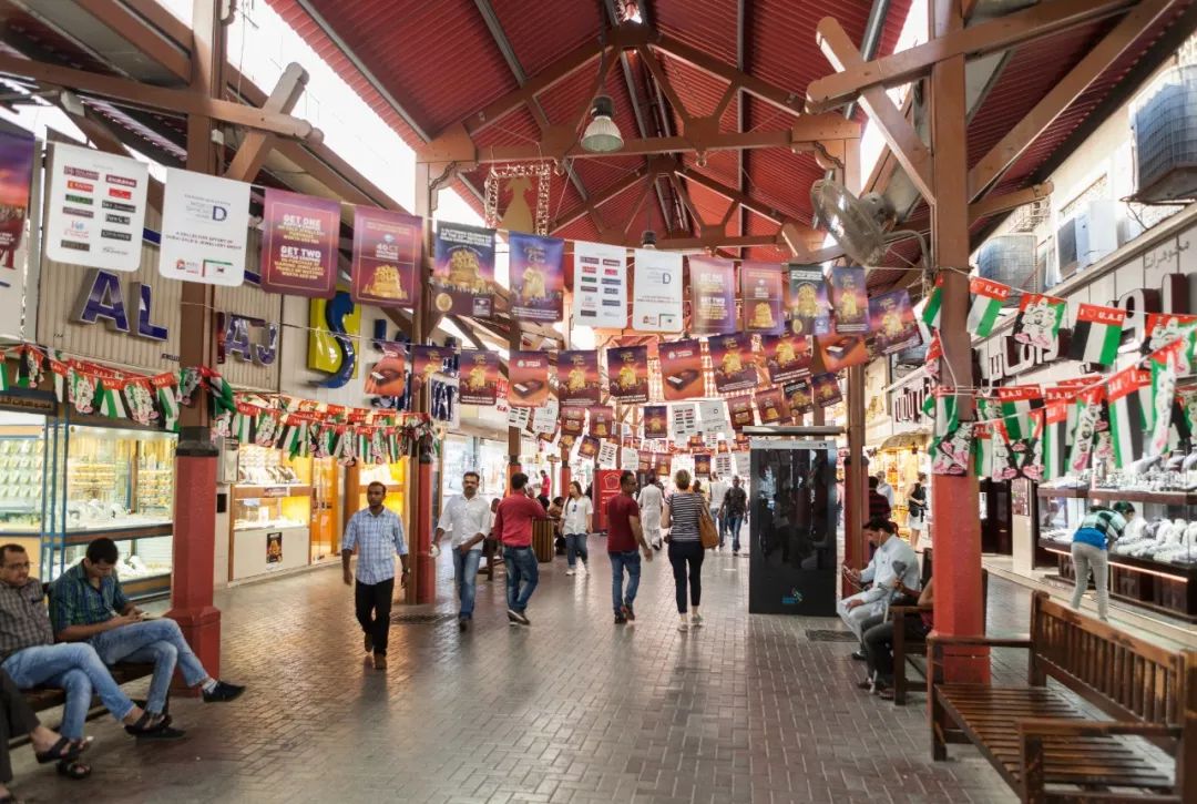 靠捡垃圾成了千亿富翁完整版,捡垃圾变成百万富翁