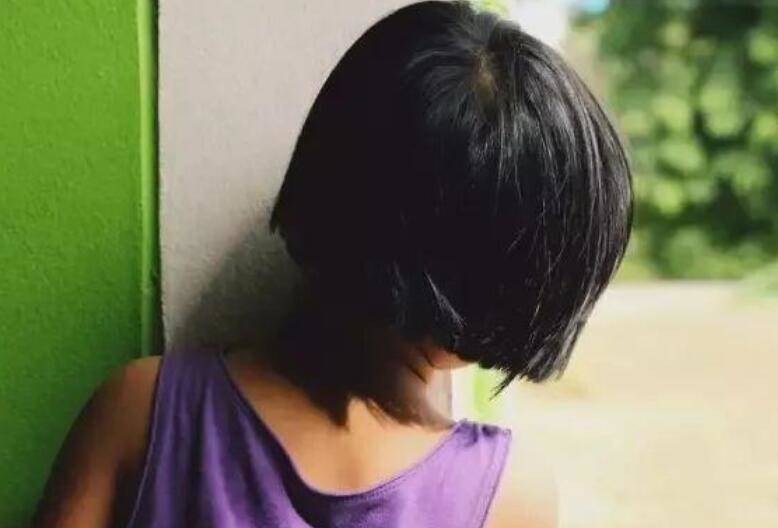 孩子不合群如何提高他的社交力,孩子在幼儿园不合群怎么办