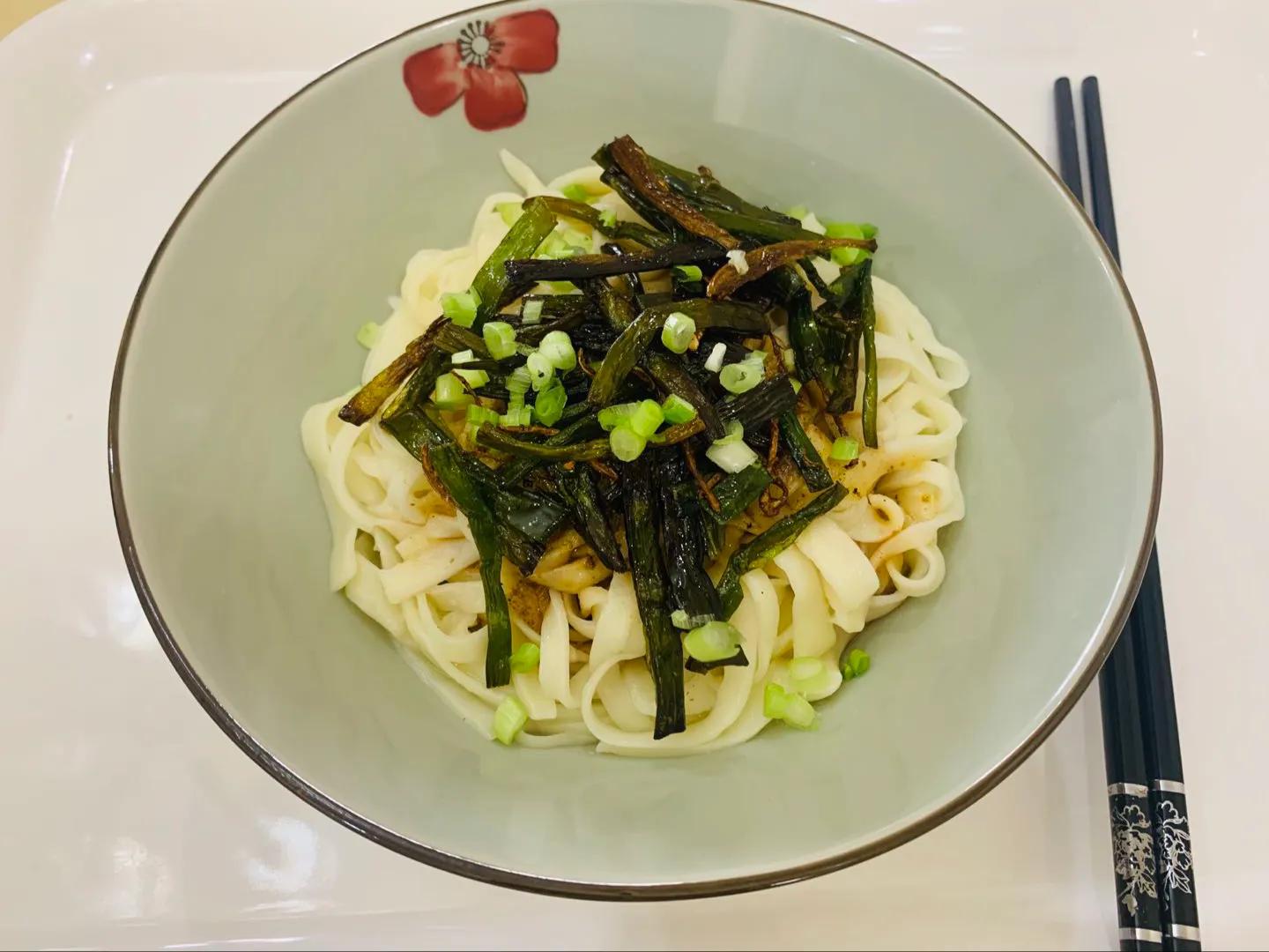 做手擀面面条怎么和面比较好吃,做手擀面条怎么和面