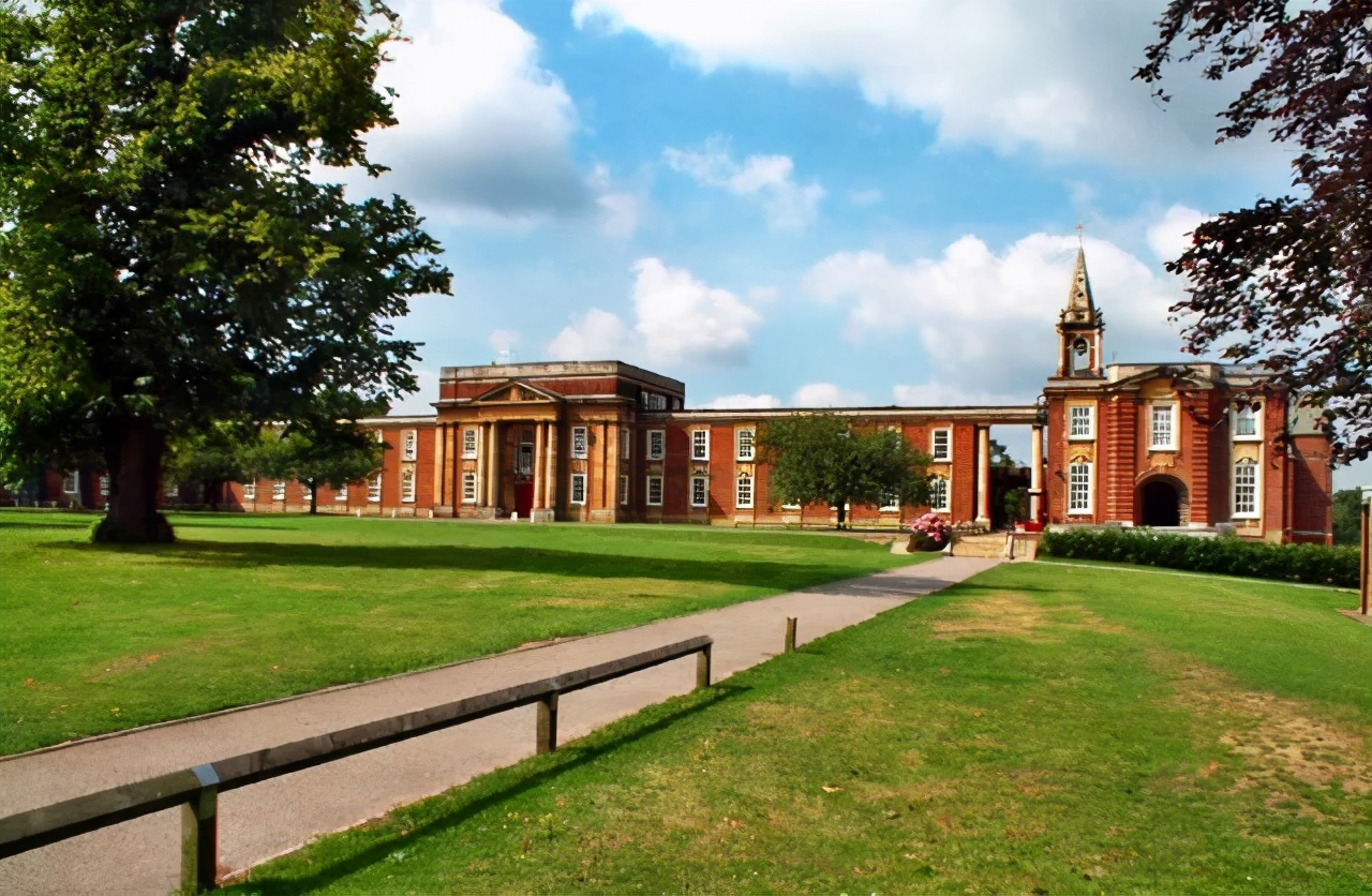 浼︽暒鐨囧澶у瀛﹂櫌浠嬬粛,浼︽暒鐨囧澶у