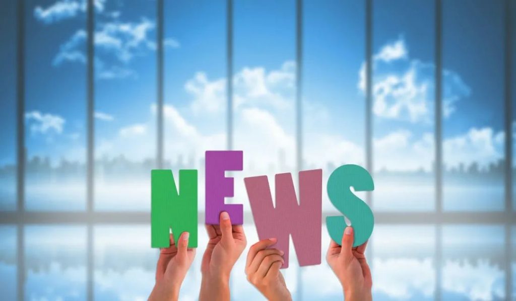 新东方捐赠近8万套课桌椅,新东方捐近8万套课桌椅