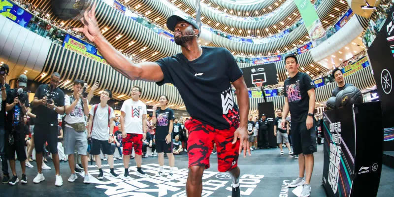 中国球员代言adidas,中国球员代言篮球鞋