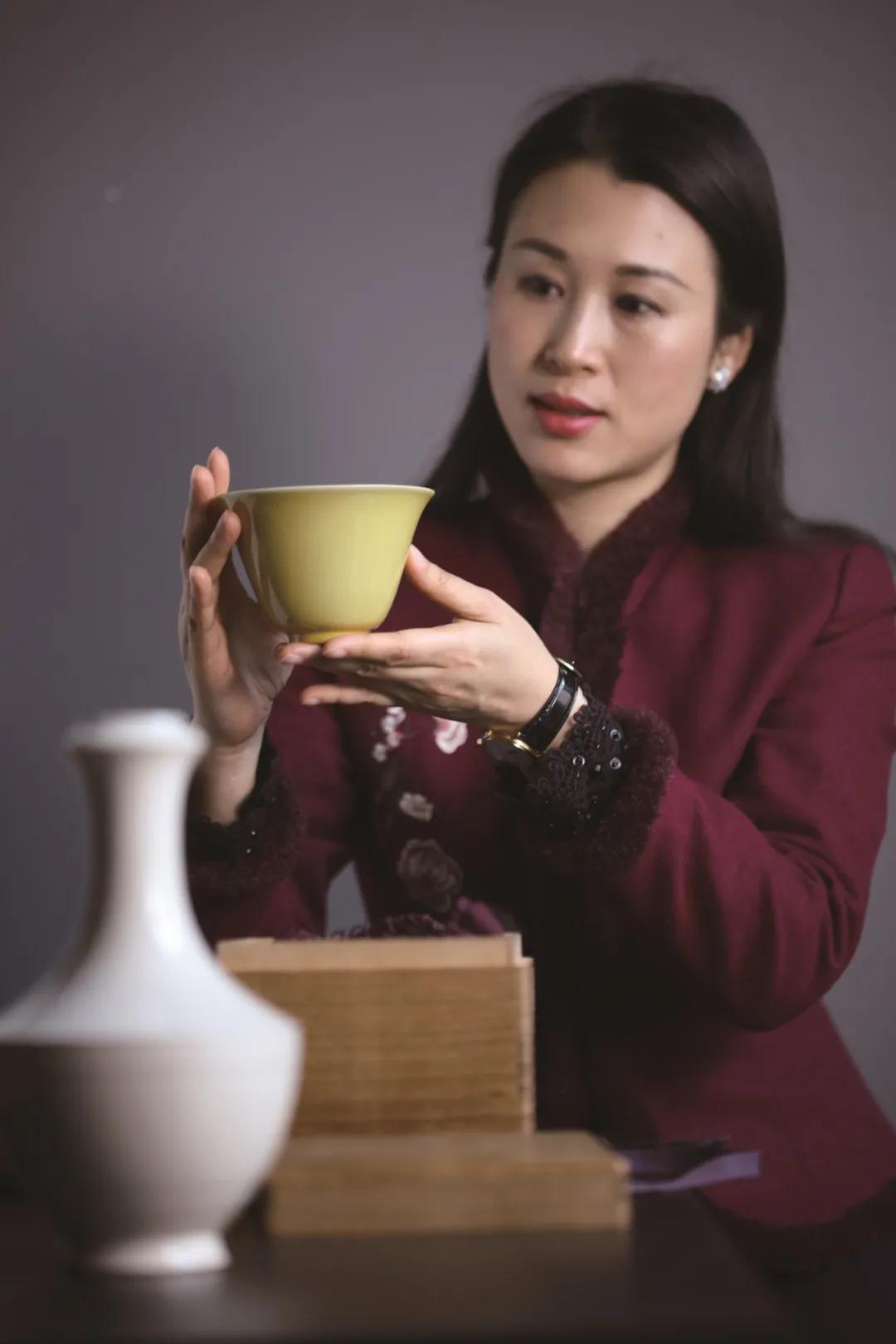 拍卖场无“君子协定”，200万拿下嘉靖*钟金**杯