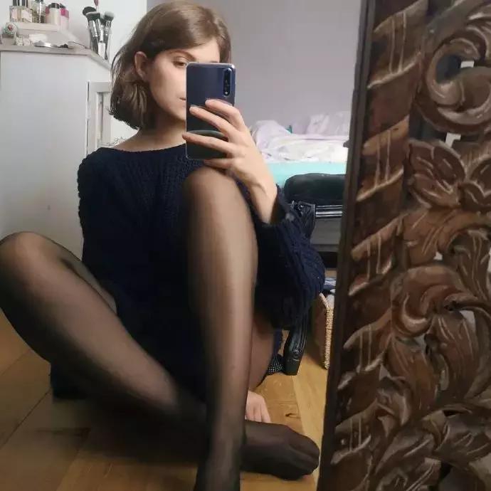 女人爱穿袜子是什么心理,女人爱穿的袜子