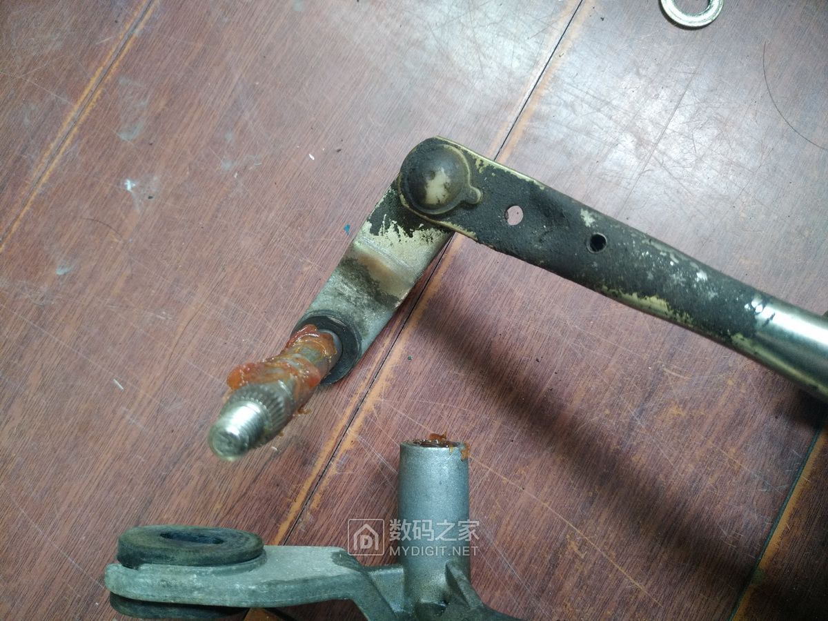 长城c30雨刷连杆怎么修,13年长城c30雨刮器怎么卸下来