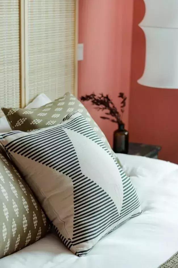 爆改上海25平三角形房,花10万改造45平小破房