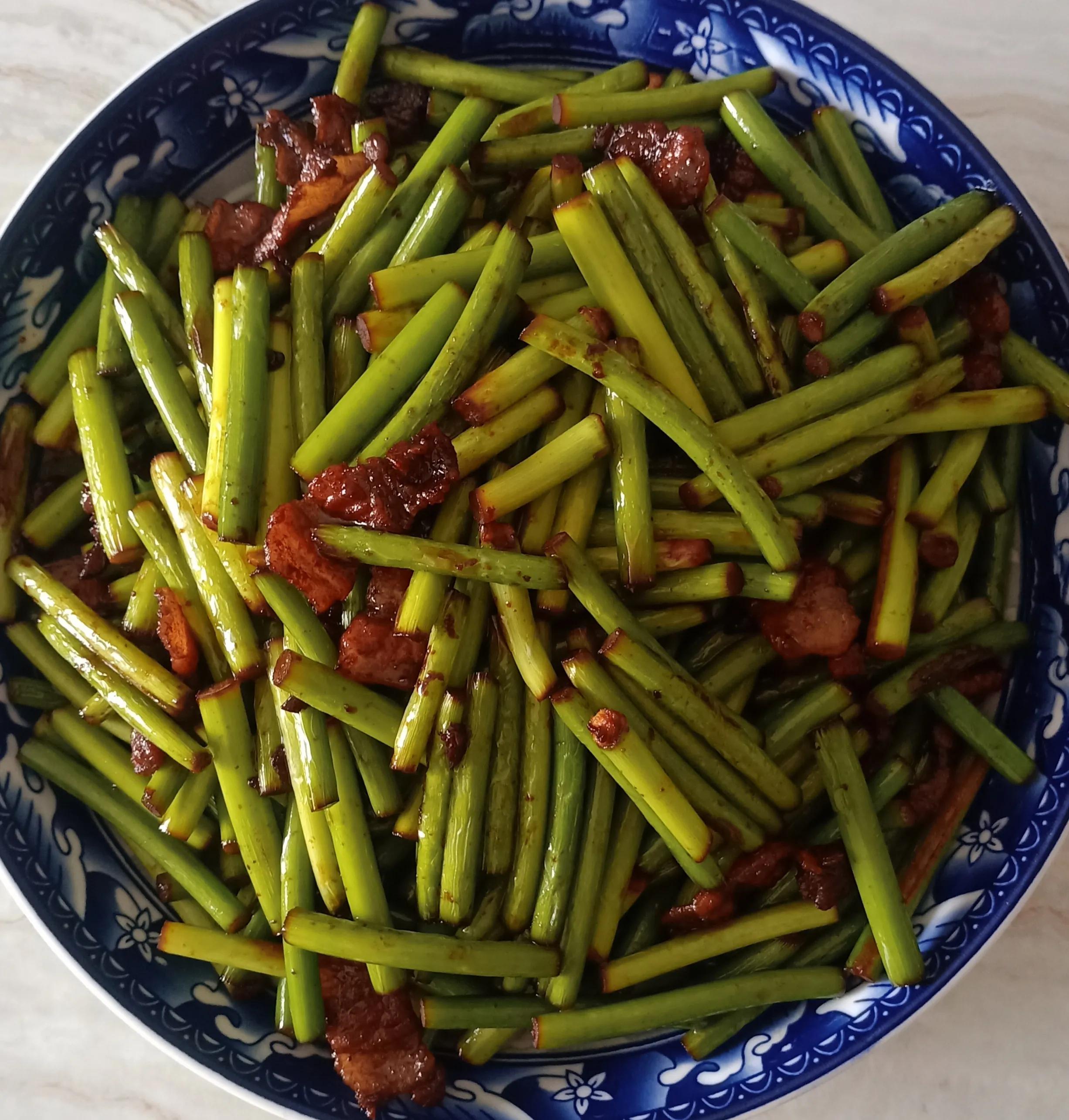 蒜薹白菜葫芦瓜拌面家常做法,蒜苔炒肉和西红柿鸡蛋泡饭